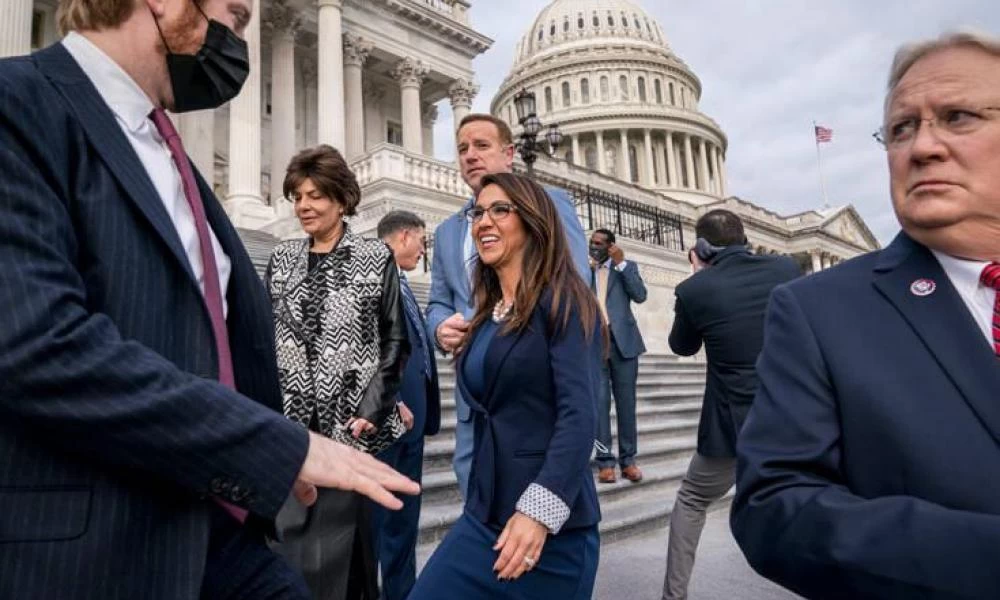ΗΠΑ: Ρεμπουμπλικανή βουλευτίνα δήλωσε ότι θα πηγαίνει στο Κογκρέσο με το όπλο της